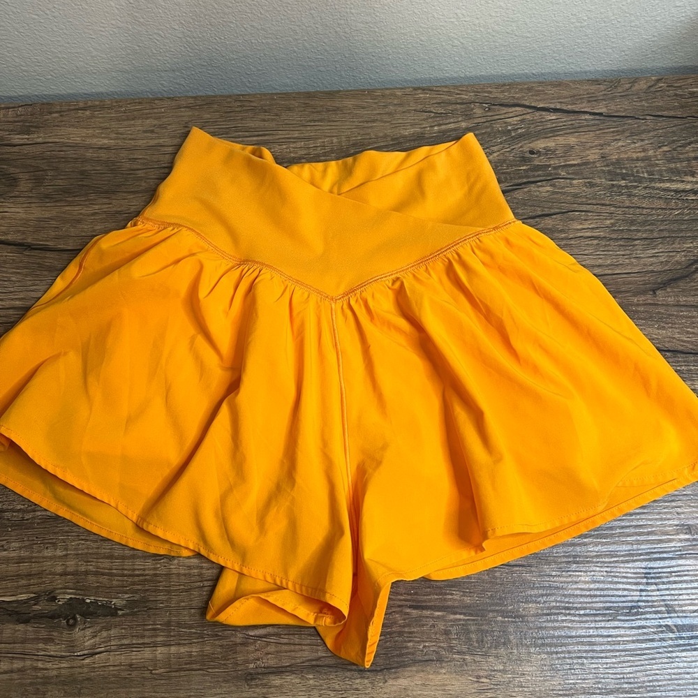 OFFLINE by Aerie Flow Y Cross Waist Shorts Small Orange 2-in-1 Flowy Biker Lined